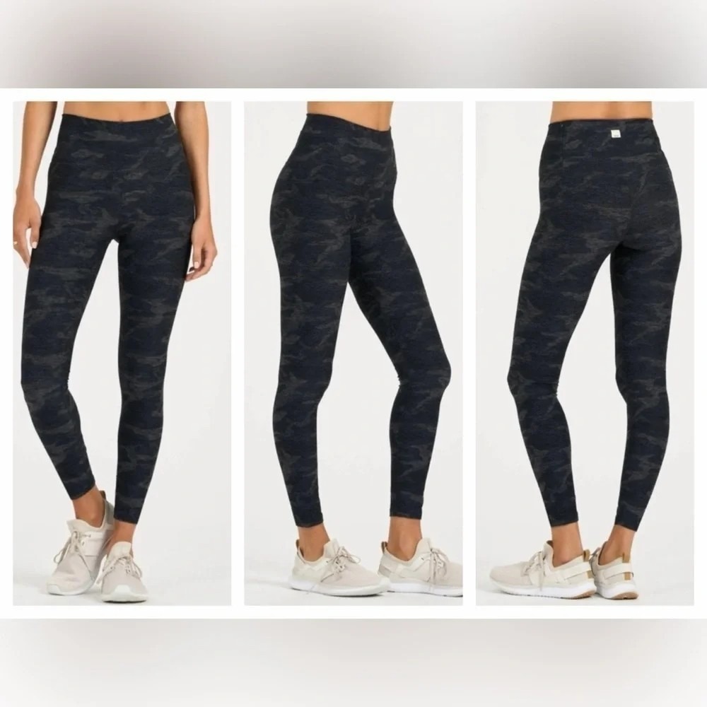 Vuori Clean Elevation Leggings in Dark Gray Camo Heathe